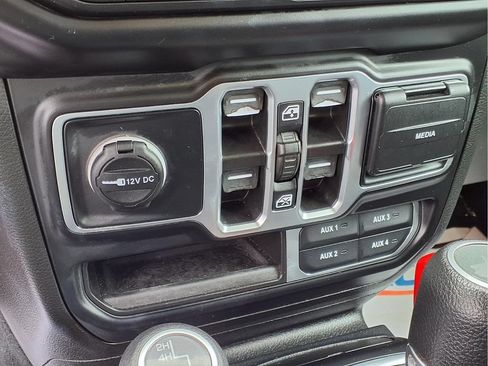 Used 2023 Jeep Wrangler Unlimited Sahara AWD/4WD image 11