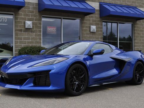 Used 2023 Chevrolet Corvette Z06 RWD image 3