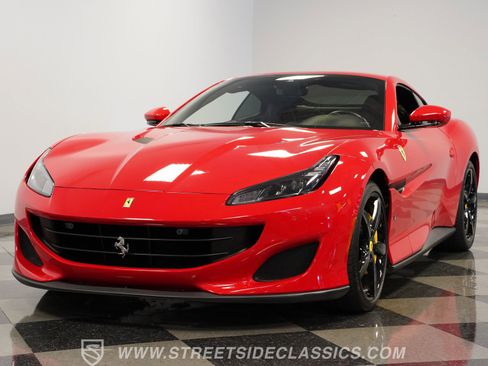 Used 2020 Ferrari Portofino RWD image 19