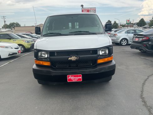 Used 2017 Chevrolet Express 2500 RWD image 3