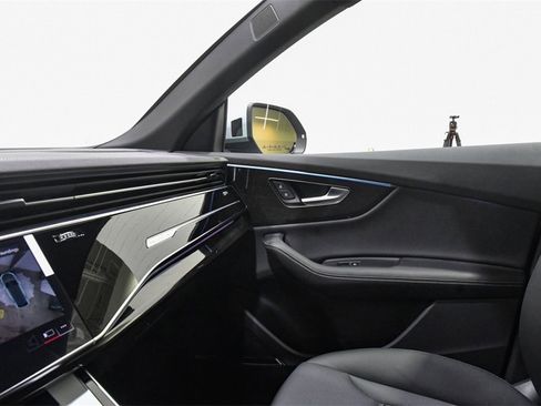 New 2025 Audi Q8 Premium Plus image 32