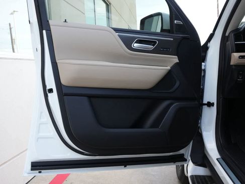 New 2026 INFINITI QX80 Pure image 17