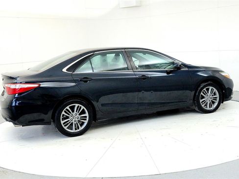 Certified 2017 Toyota Camry SE image 6