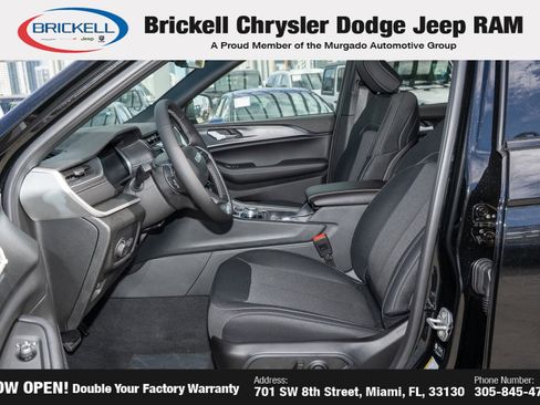 New 2025 Jeep Grand Cherokee L Laredo image 16