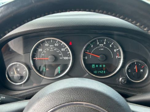 Used 2014 Jeep Wrangler Sport w/ Quick Order Package 24S AWD/4WD image 22