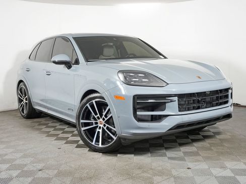 Certified 2025 Porsche Cayenne GTS AWD/4WD image 9