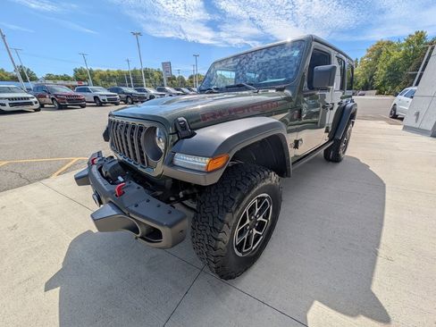 Used 2024 Jeep Wrangler Unlimited Rubicon w/ Capability Package image 9