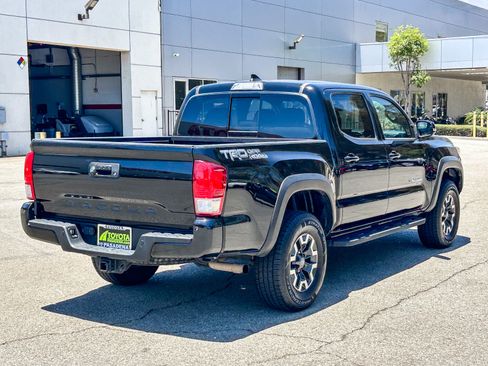 Used 2017 Toyota Tacoma TRD Off-Road RWD image 6