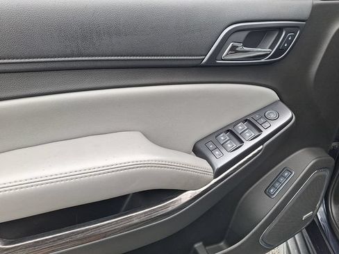 Used 2018 Chevrolet Tahoe LT w/ Luxury Package AWD/4WD image 12