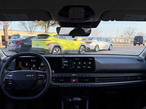 Used 2025 Kia K4 LXS image 34