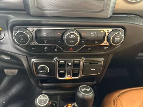 Used 2022 Jeep Wrangler Unlimited Sport image 23
