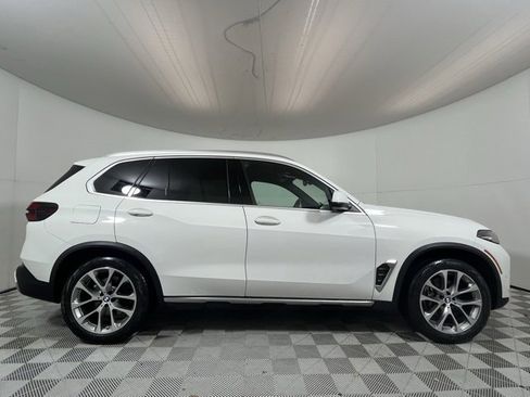 Used 2024 BMW X5 xDrive40i w/ Parking Assistance Package image 8