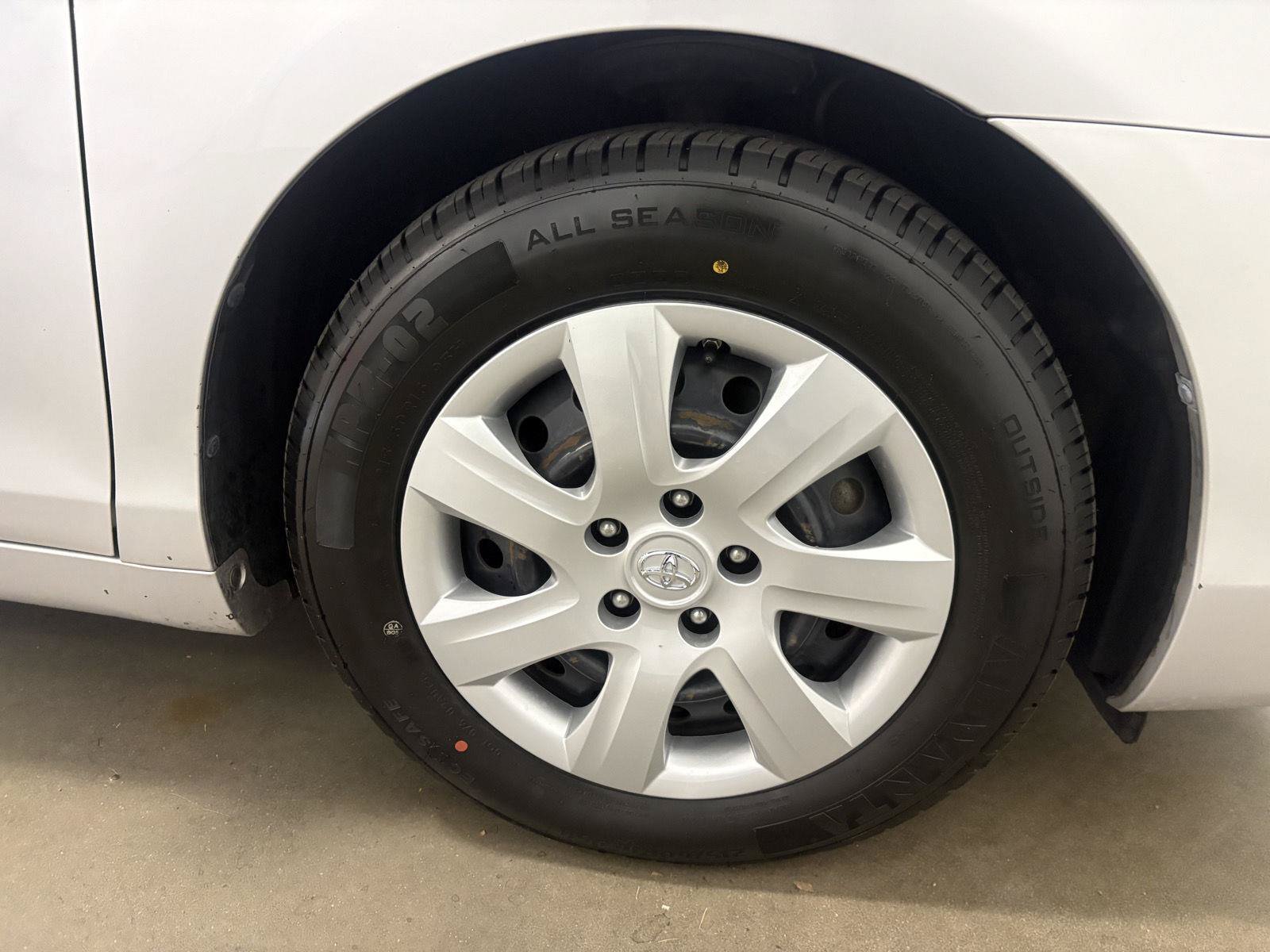 Used 2011 Toyota Camry LE FWD image 55