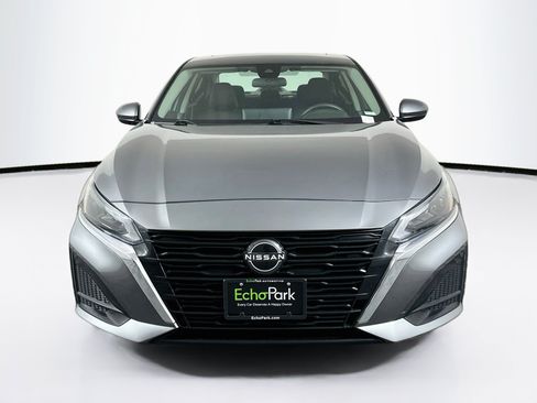 Used 2024 Nissan Altima 2.5 SV w/ SV Premium Package FWD image 2