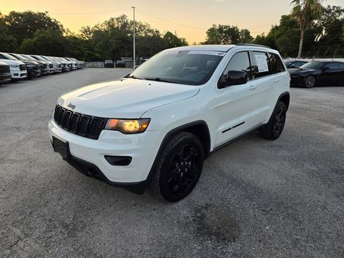 Certified 2018 Jeep Grand Cherokee Laredo AWD/4WD image 2