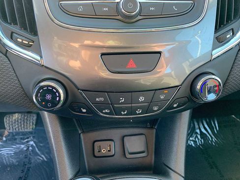 Used 2019 Chevrolet Cruze LT w/ Convenience Package image 17