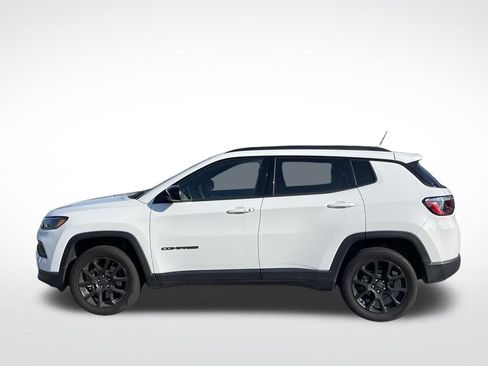 Used 2025 Jeep Compass Latitude w/ Convenience Group AWD/4WD image 2