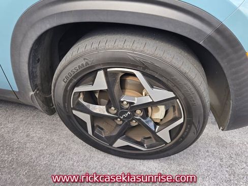 Used 2024 Kia Seltos EX FWD image 5