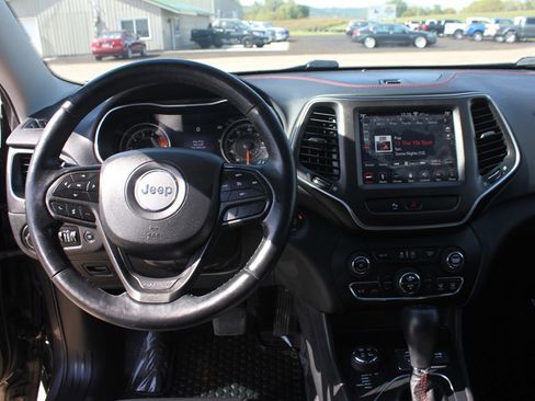 Used 2019 Jeep Cherokee Trailhawk w/ Comfort/Convenience Group AWD/4WD image 11