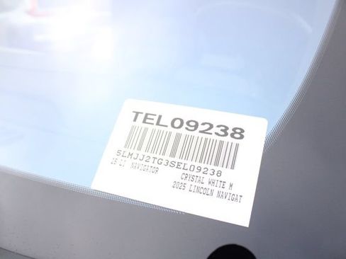 Used 2025 Lincoln Navigator Black Label AWD/4WD image 41