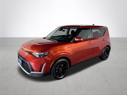 Used 2023 Kia Soul LX FWD image 2