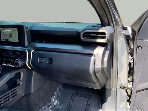 Used 2025 Toyota 4Runner SR5 AWD/4WD image 18