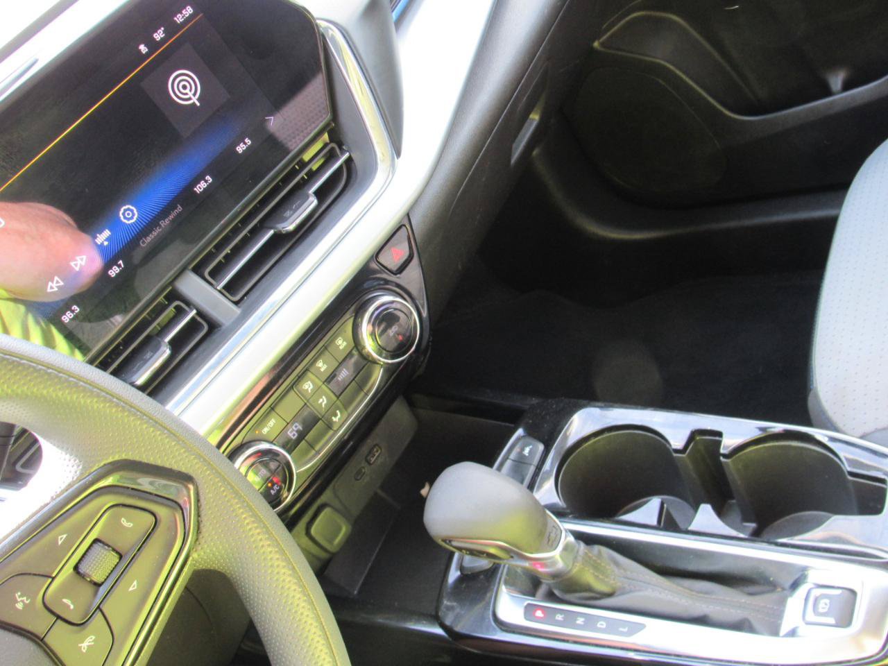 Used 2025 Chevrolet Trax LT FWD image 28