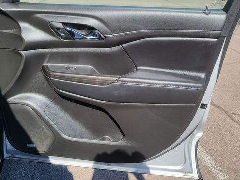 Used 2019 GMC Acadia SLT image 17