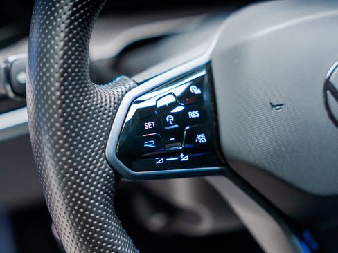 Used 2023 Volkswagen Golf 20th Anniversary Edition image 46