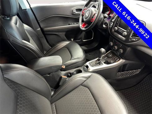 Used 2018 Jeep Compass Latitude w/ Cold Weather Group image 8