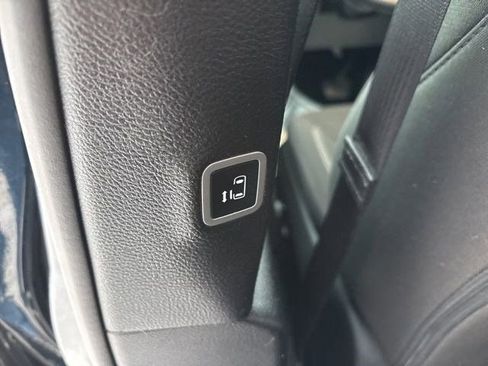 Used 2024 Chrysler Pacifica Touring image 32