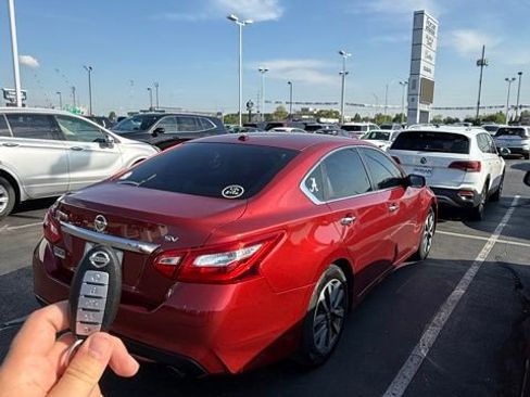 Used 2017 Nissan Altima 2.5 SV FWD image 2