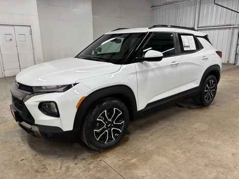 Used 2023 Chevrolet TrailBlazer ACTIV w/ Convenience Package FWD image 3