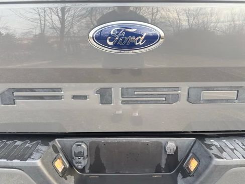 Used 2018 Ford F150 Lariat w/ Equipment Group 502A Luxury AWD/4WD image 9