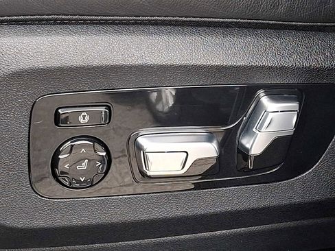 Used 2022 BMW X7 xDrive40i w/ Premium Package image 29