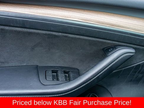 Used 2022 Tesla Model 3 Standard Range image 21