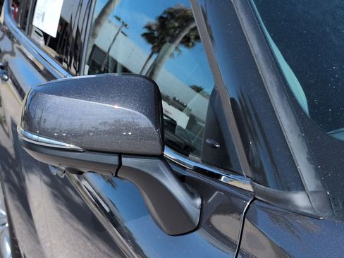 Used 2024 Toyota Highlander Platinum FWD image 11