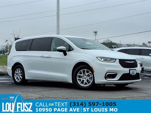 Used 2023 Chrysler Pacifica Touring-L FWD image 1
