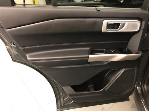 Used 2023 Ford Explorer Limited w/ Limited Technology Package image 29