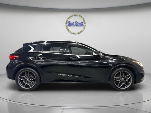Used 2018 INFINITI QX30 Premium w/ Navigation Package FWD image 6