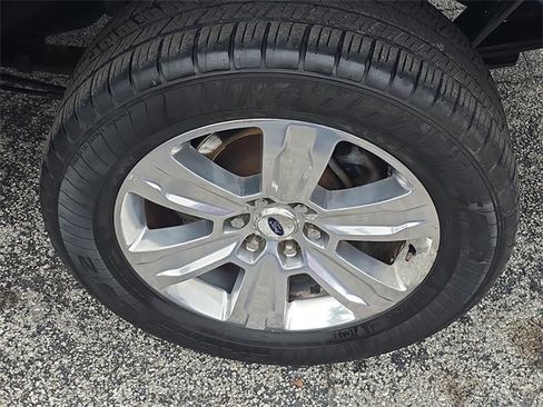 Used 2017 Ford F150 Platinum w/ Equipment Group 701A Luxury image 7