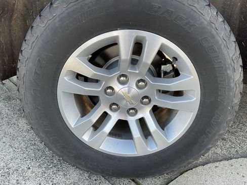 Used 2019 Chevrolet Suburban LT image 12