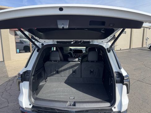 Used 2024 Chevrolet Traverse RS AWD/4WD image 8