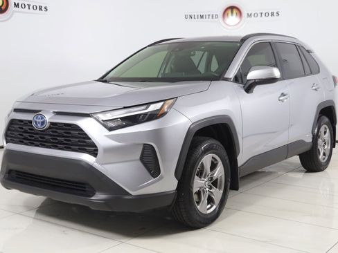 Used 2024 Toyota RAV4 XLE w/ Convenience Package image 5