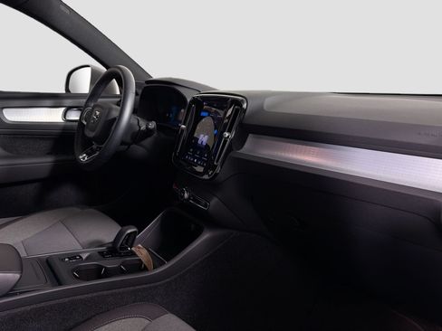 Certified 2023 Volvo XC40 B4 Core w/ Climate Package FWD image 27