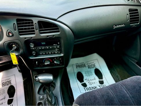 Used 2001 Chevrolet Monte Carlo LS image 11