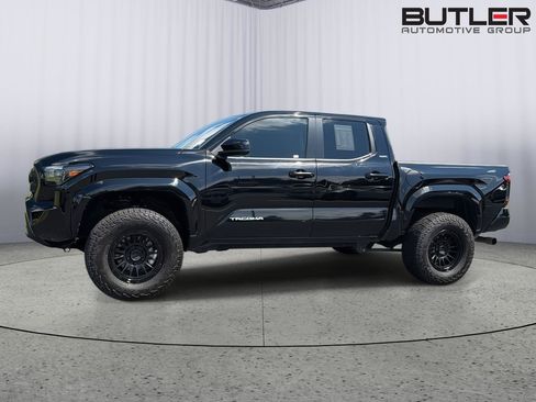 Used 2024 Toyota Tacoma SR5 RWD image 3