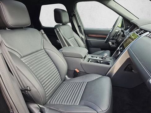 Certified 2024 Land Rover Discovery Dynamic SE image 5