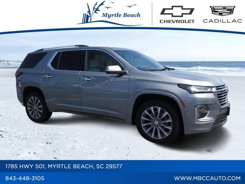 Used 2023 Chevrolet Traverse Premier FWD image 1