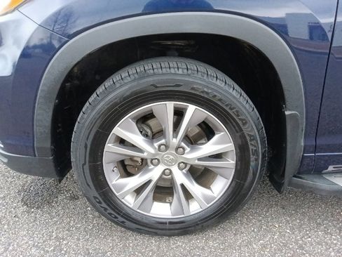 Used 2015 Toyota Highlander XLE image 10